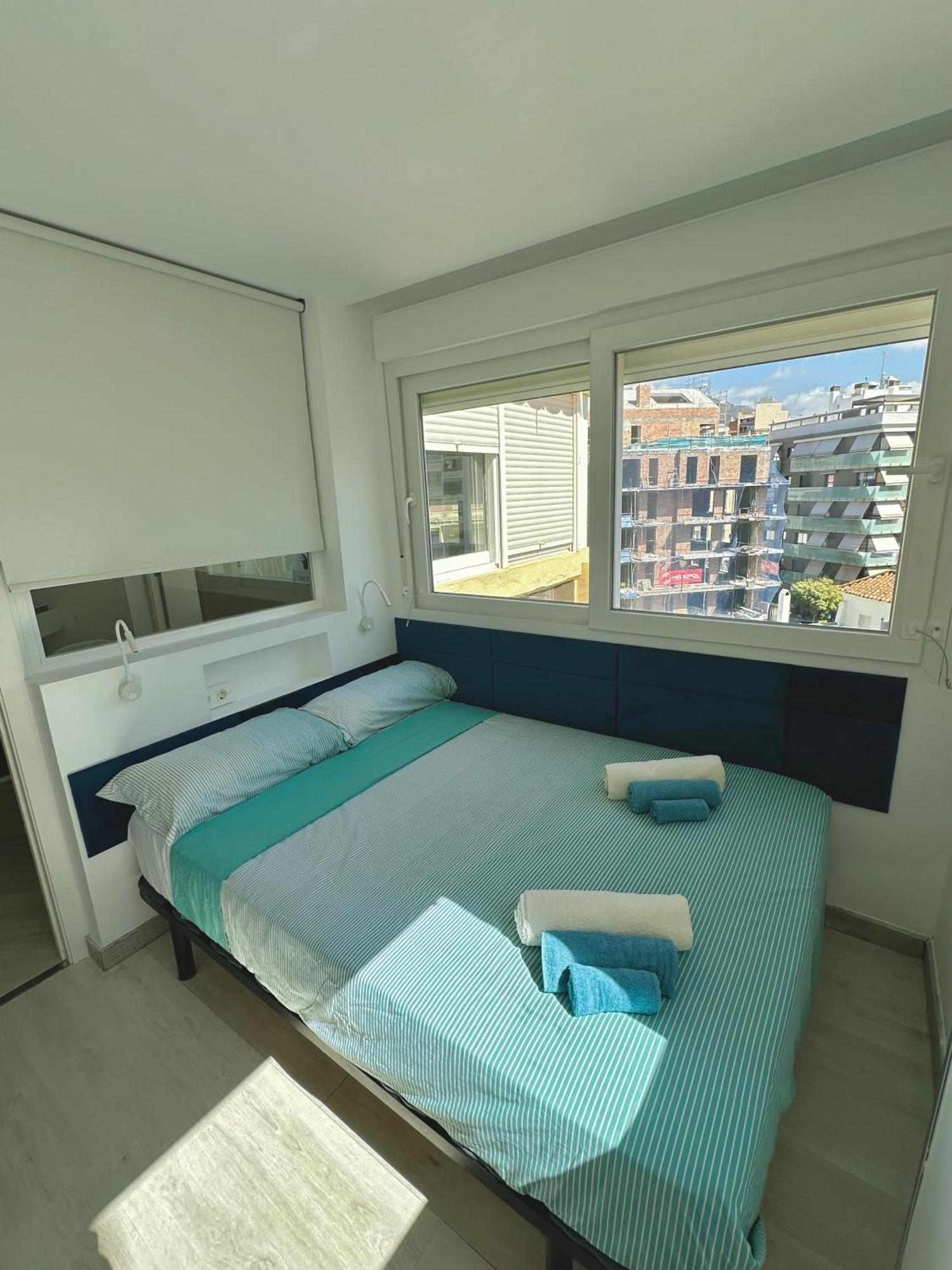 First Line 2br With Pool In Center Of Apartment